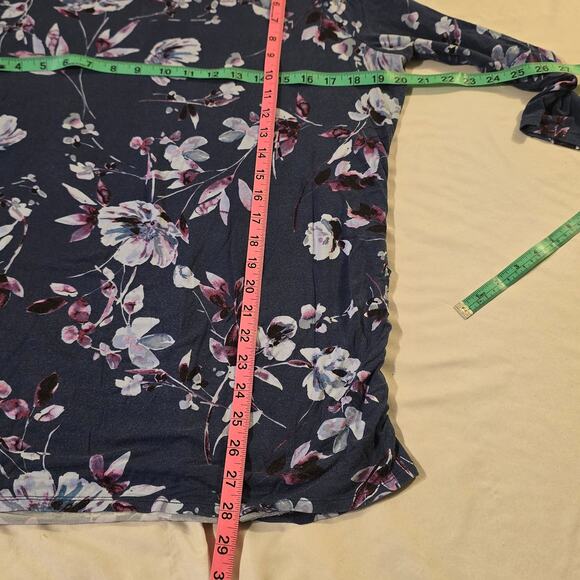 Motherhood Maternity Xl keyhole blue maternity floral top - Picture 6 of 9